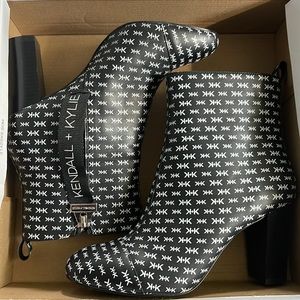 Kendall & Kylie Women's Shoes Kendall + Kylie Arenza
Block Heel Bootie